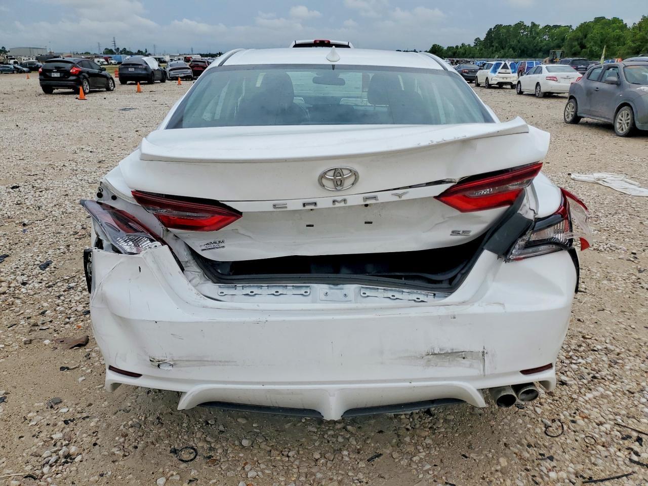 2022 Toyota Camry Se - Фото 6