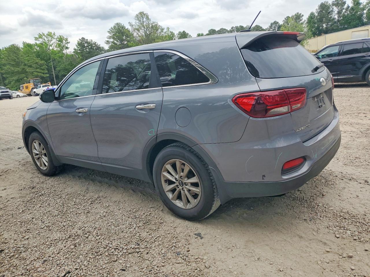 2019 Kia Sorento L - Image 2