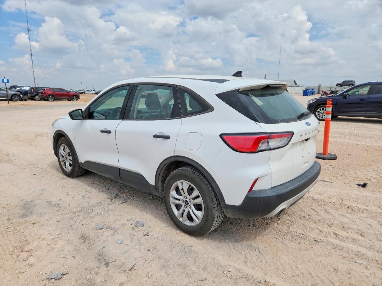 2020 Ford Escape S - Фото 2