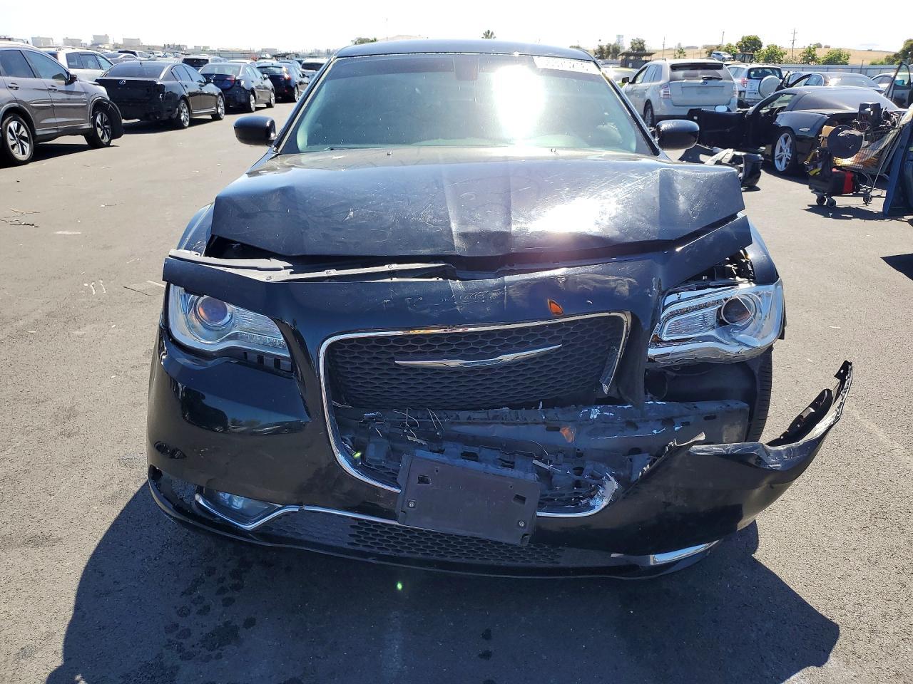 2016 Chrysler 300 Limited - Фото 5