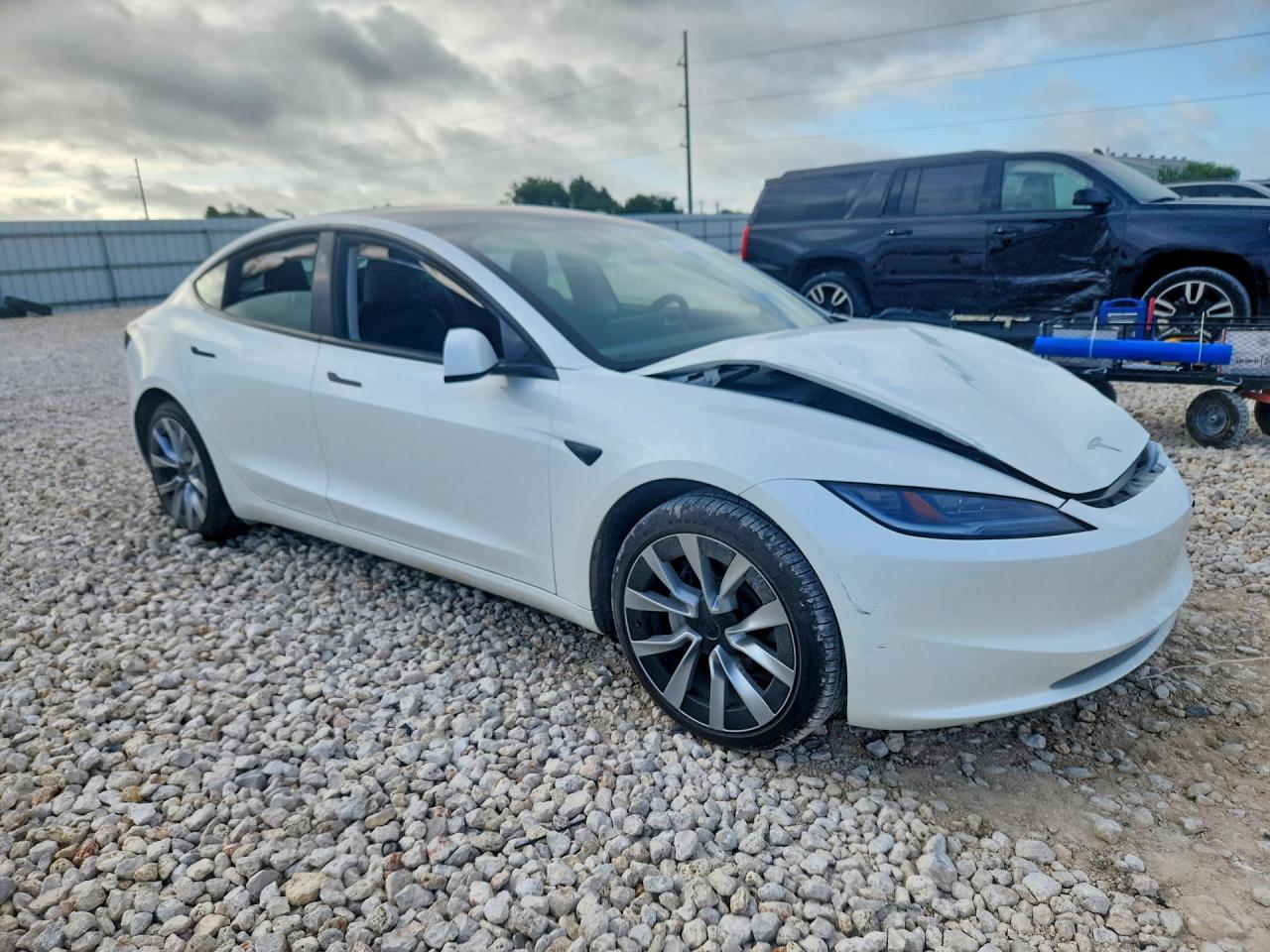 2025 Tesla Model 3 - Фото 4