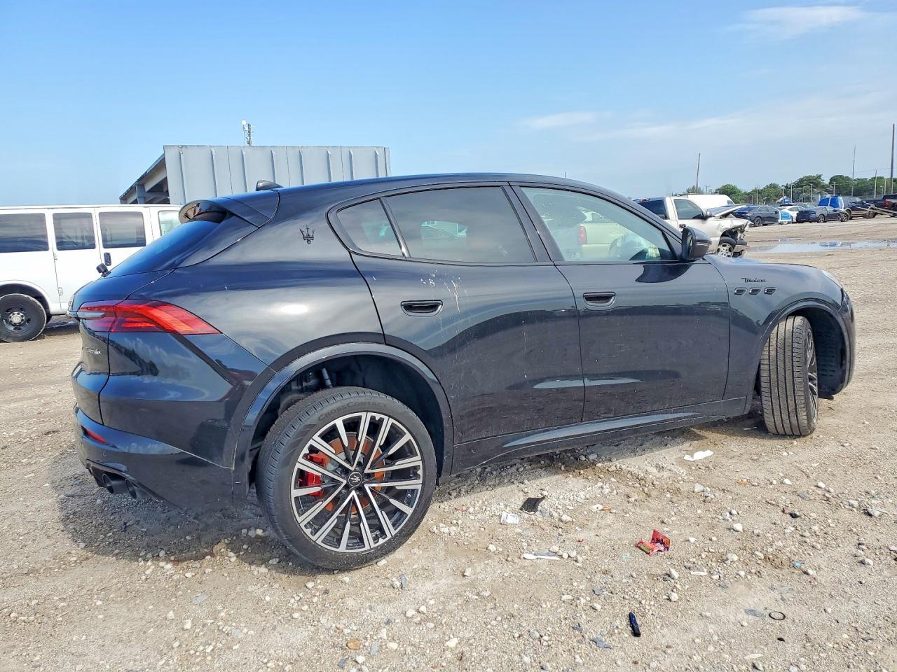 2025 Maserati Grecale - Image 3