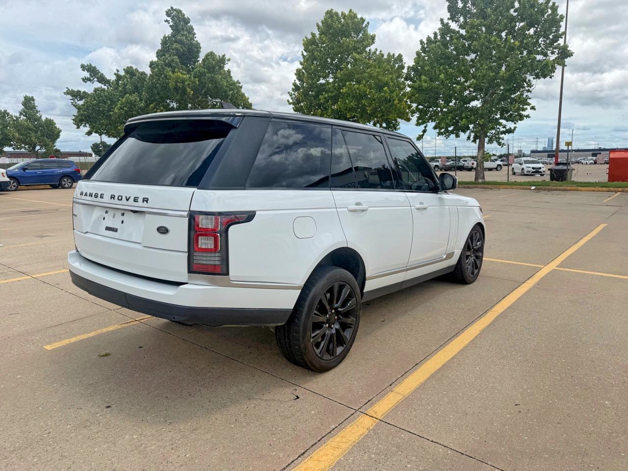 2017 Land Rover Range Rover Supercharged - Image 4