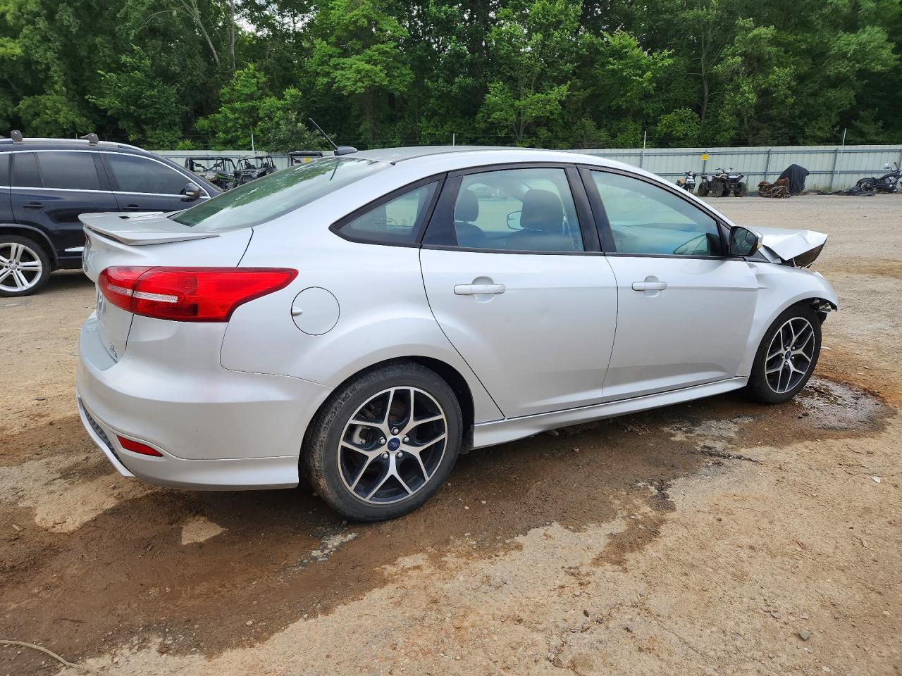 2015 Ford Focus Se - Image 3