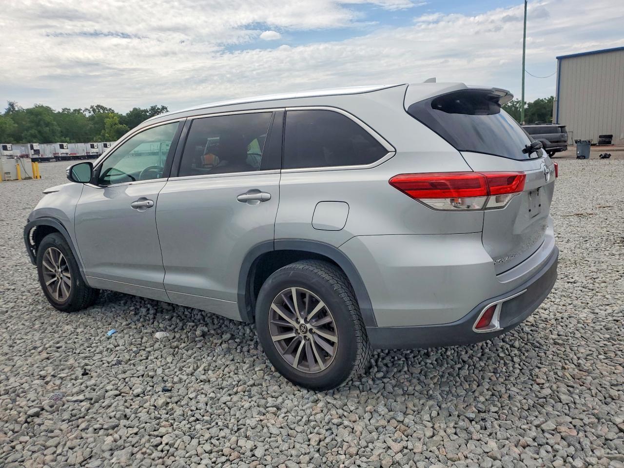 2018 Toyota Highlander Xle - Фото 2
