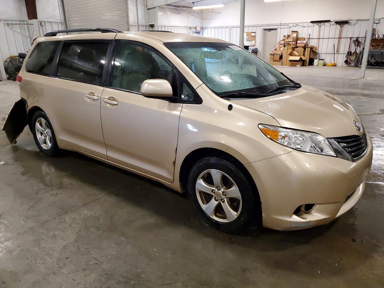 2012 Toyota Sienna Le - Фото 4