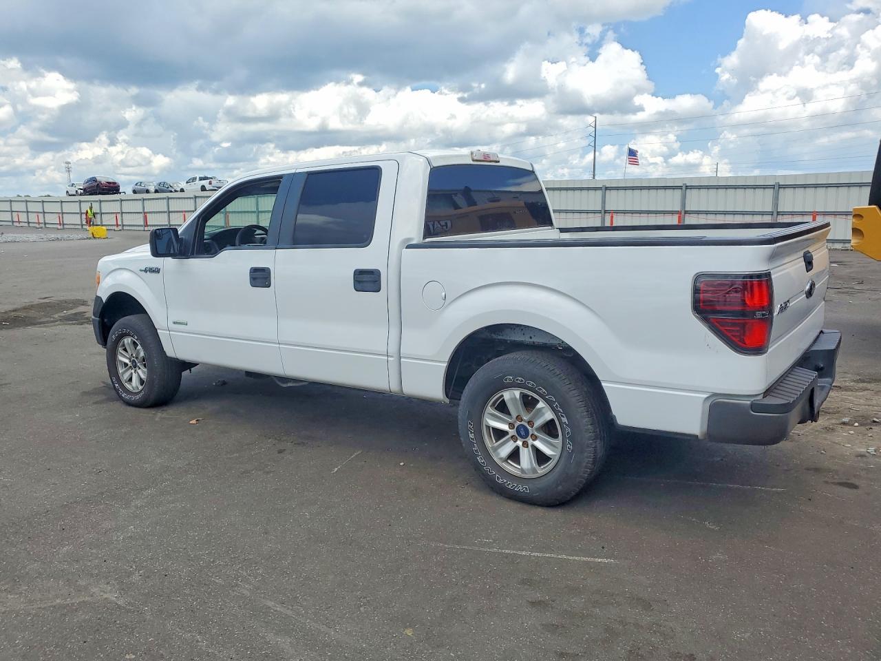 2013 Ford F150 Supercrew - Фото 2