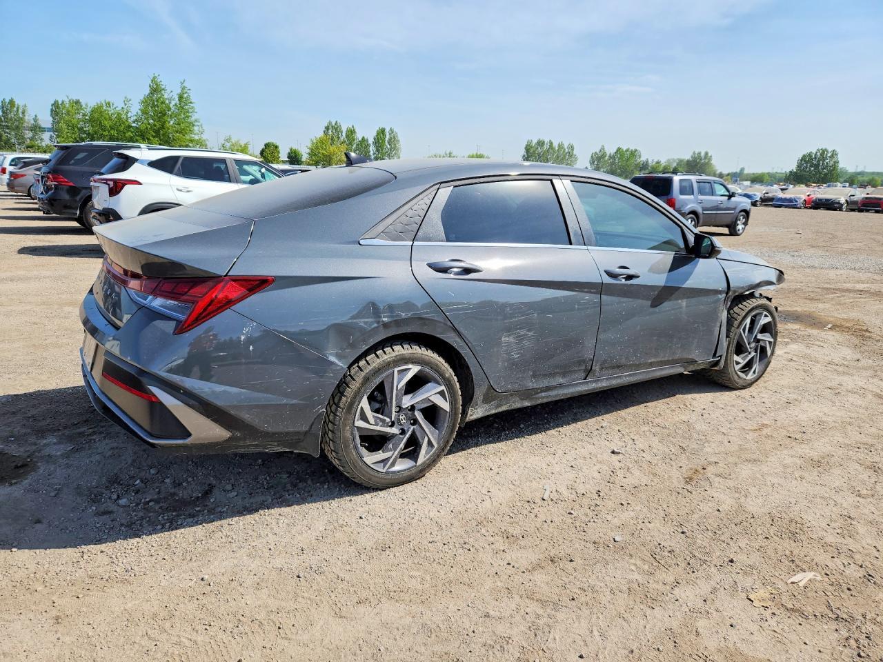 2025 Hyundai Elantra Luxury - Фото 3