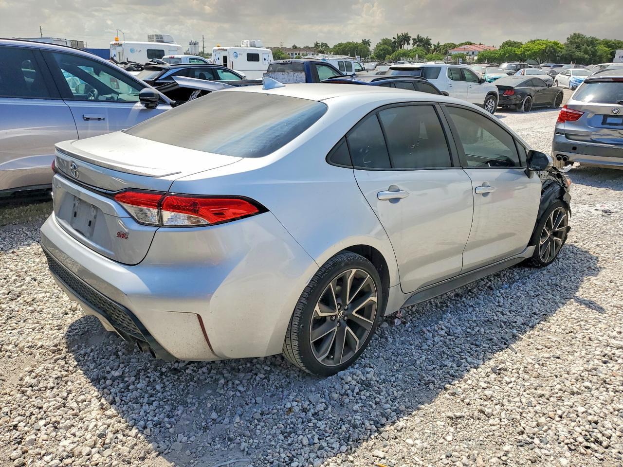 2020 Toyota Corolla Se - Image 3