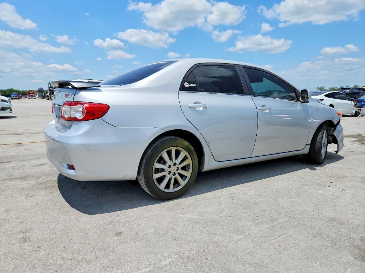 2013 Toyota Corolla Le - Image 3