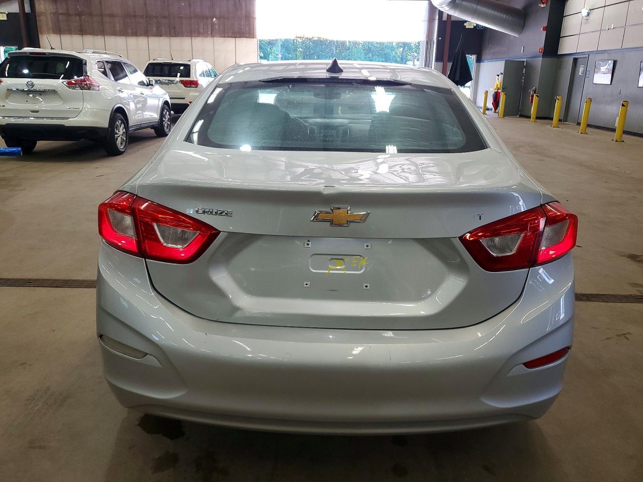 2017 Chevrolet Cruze Ls - Фото 6