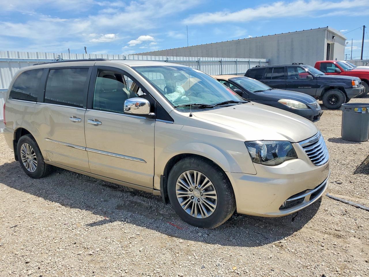 2014 Chrysler Town & Country Touring L - Фото 4