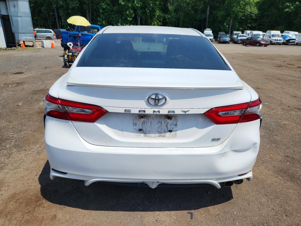 2018 Toyota Camry Se - Image 6