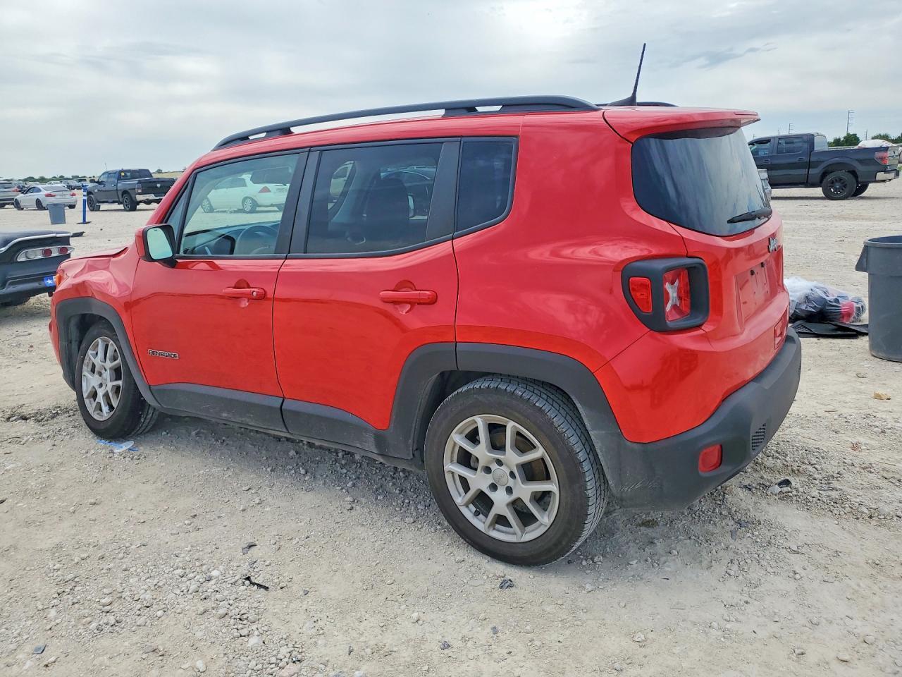 2021 Jeep Renegade Latitude - Image 2