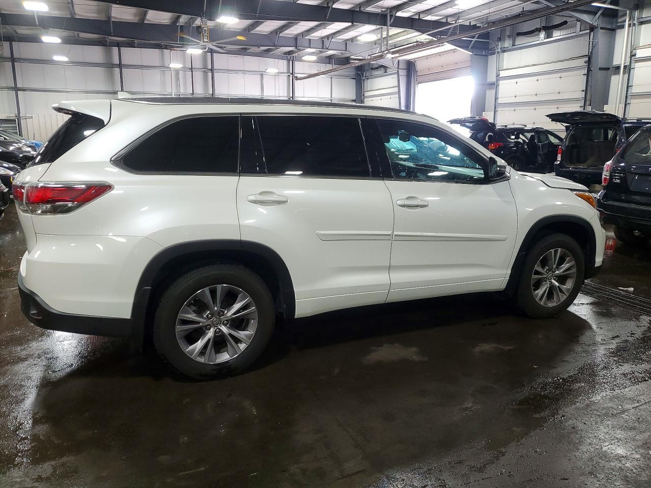 2015 Toyota Highlander Xle - Image 3