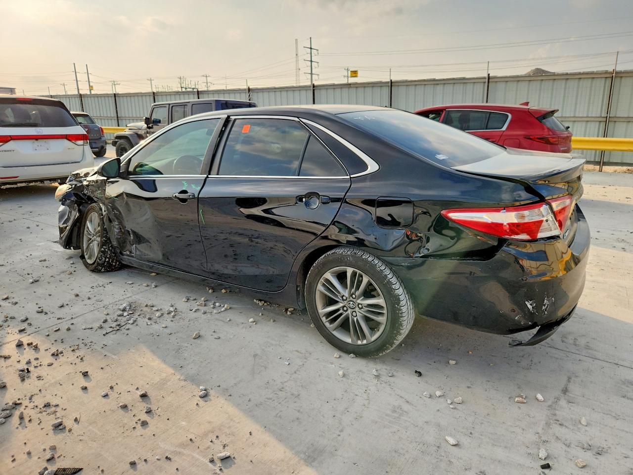 2017 Toyota Camry Se - Фото 2