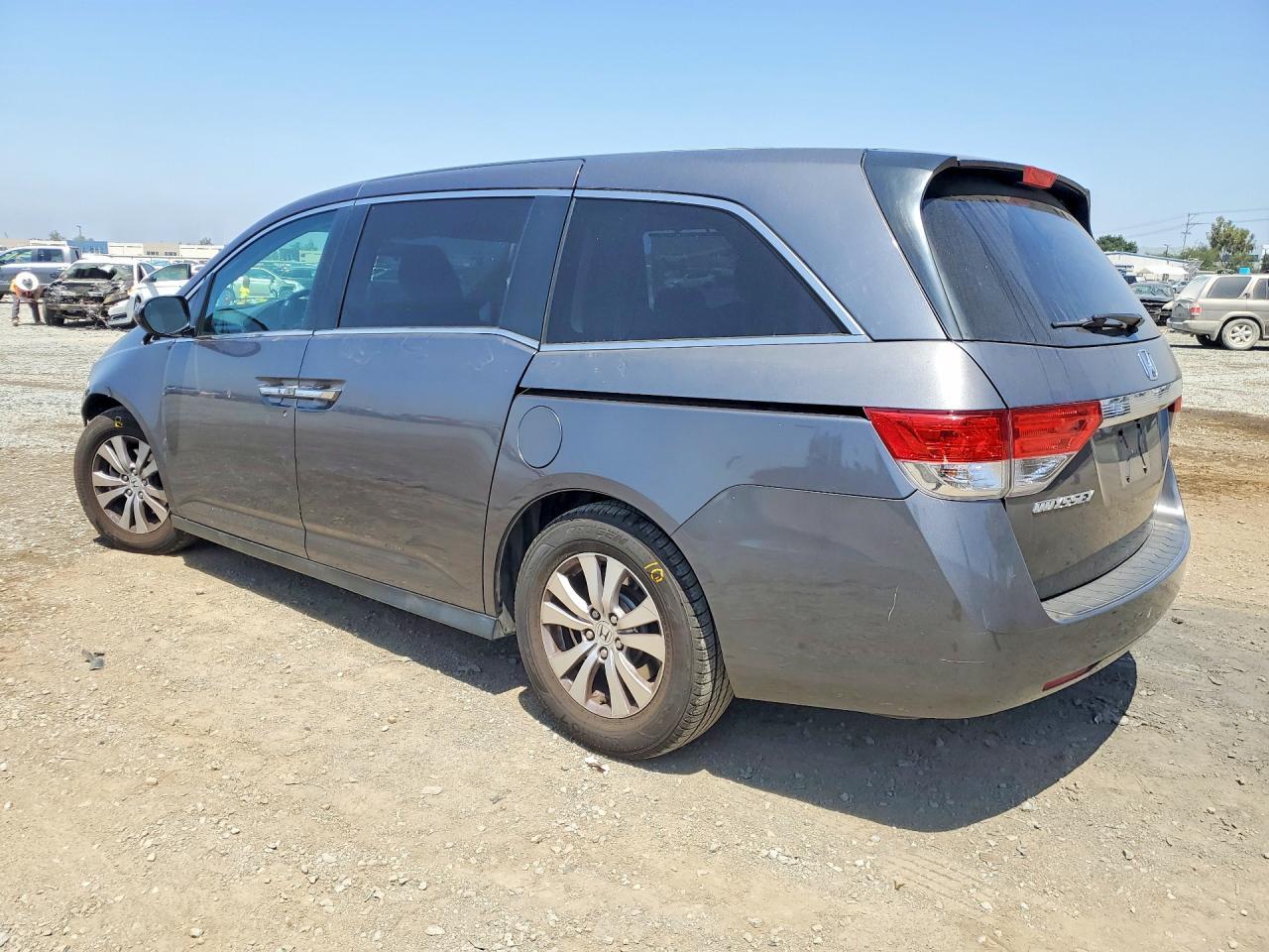 2016 Honda Odyssey Se - Фото 2