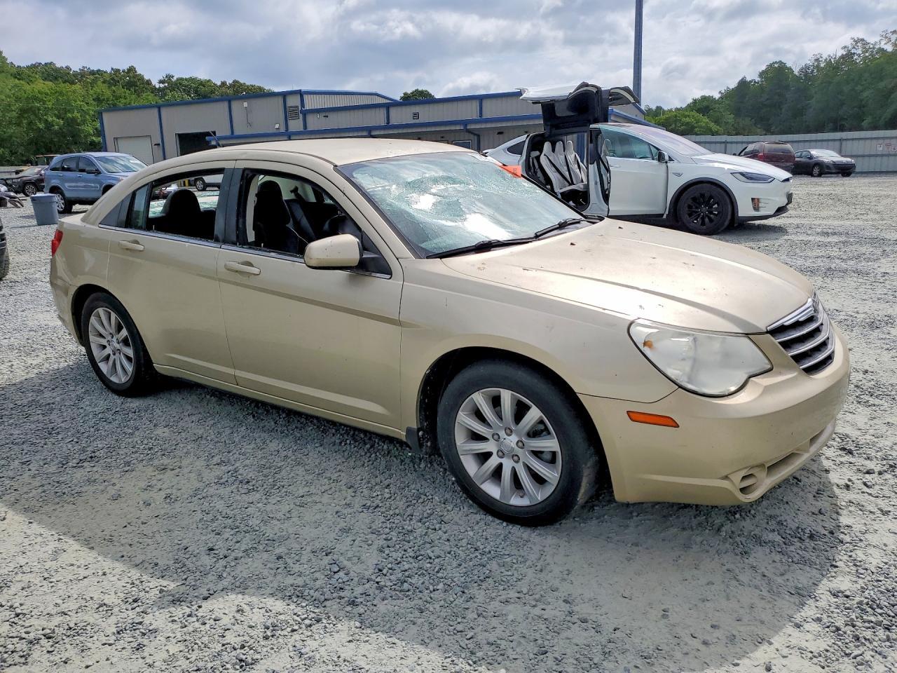 2010 Chrysler Sebring Limited - Image 4