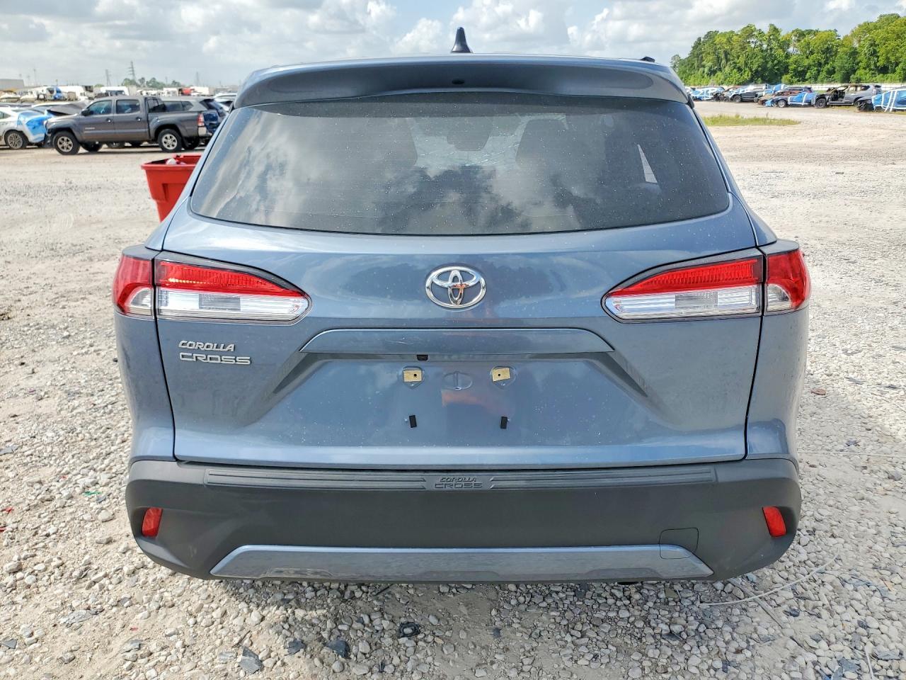 2024 Toyota Corolla Cross L - Image 6