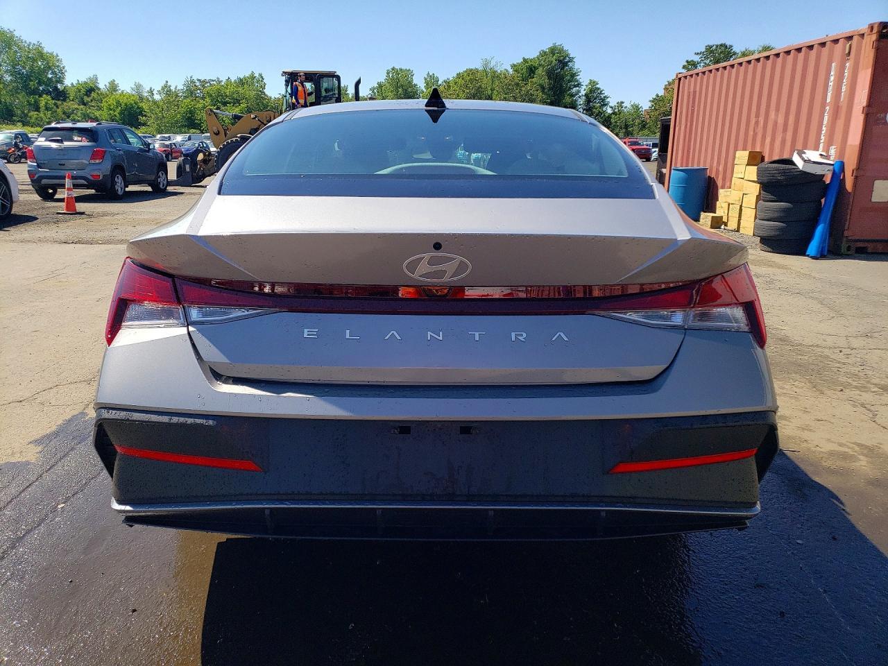 2025 Hyundai Elantra Se - Image 6
