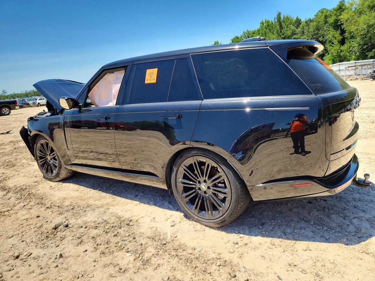 2025 Land Rover Range Rover Se - Image 2