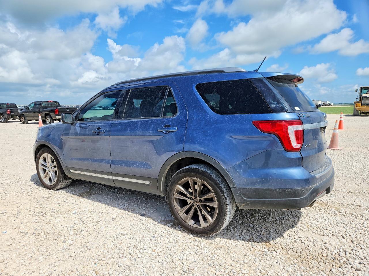 2018 Ford Explorer Xlt - Image 2