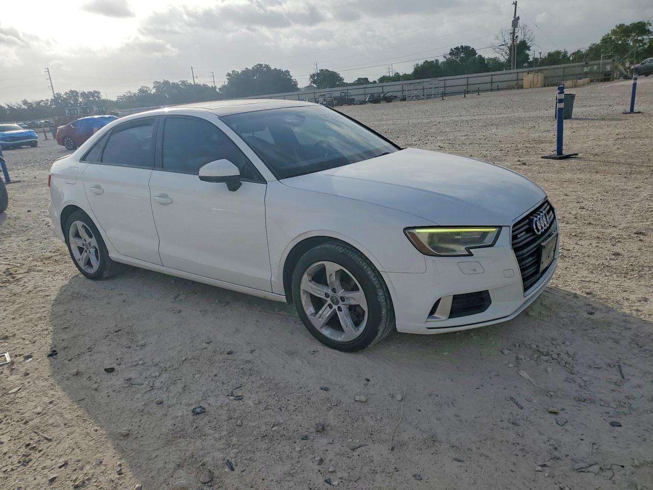 2017 Audi A3 Premium - Фото 4