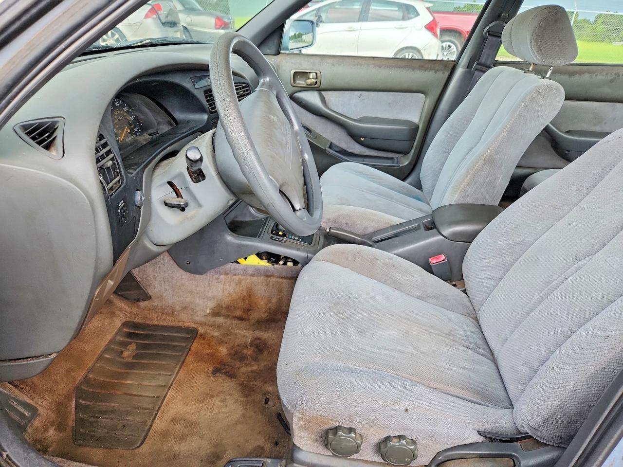 1995 Toyota Camry Le - Image 7