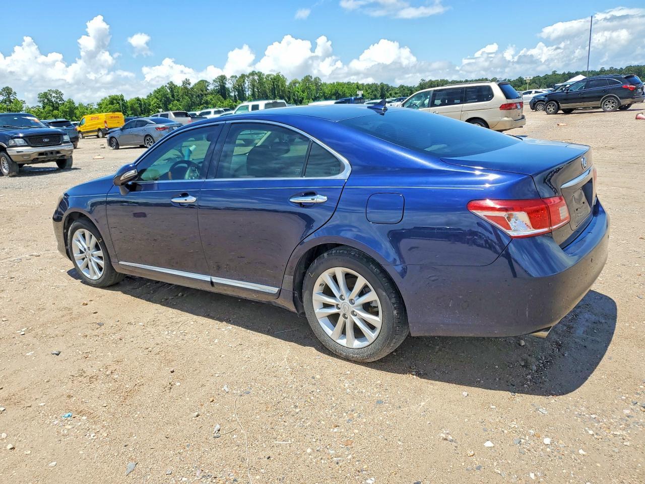 2011 Lexus Es 350 - Image 2
