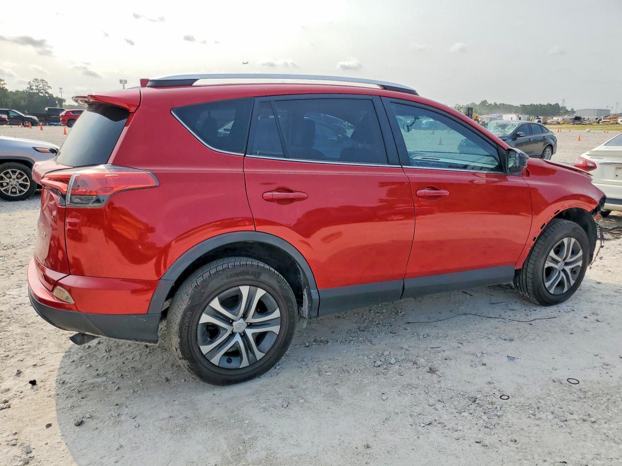 2016 Toyota Rav4 Le - Image 3