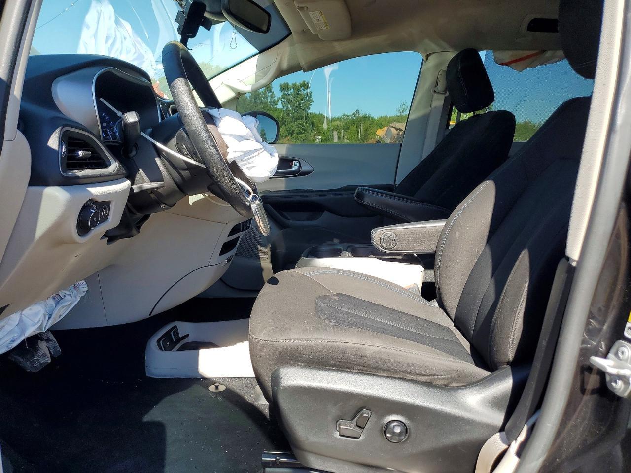 2021 Chrysler Pacifica Touring - Фото 7