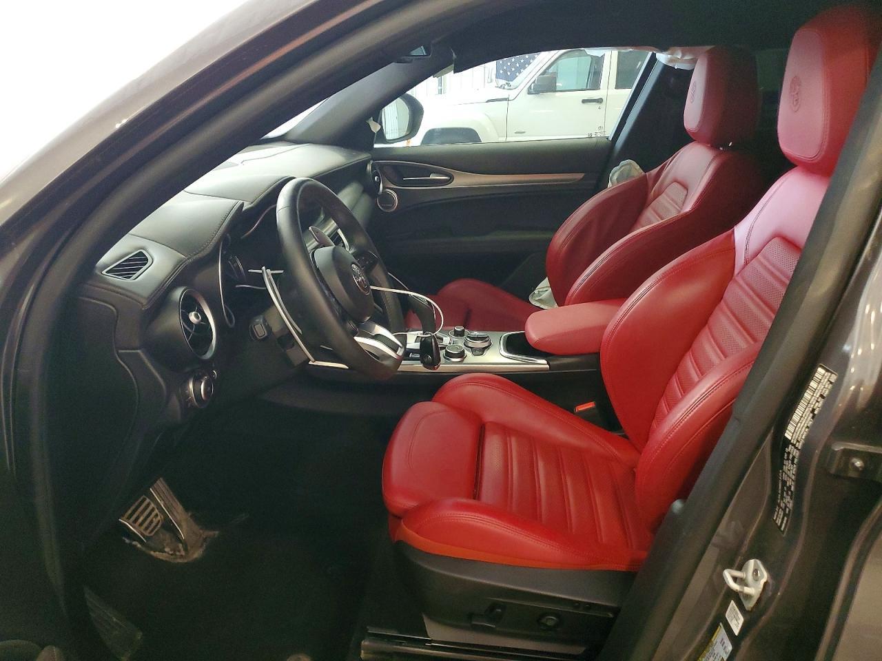 2022 Alfa Romeo Stelvio Ti - Image 7
