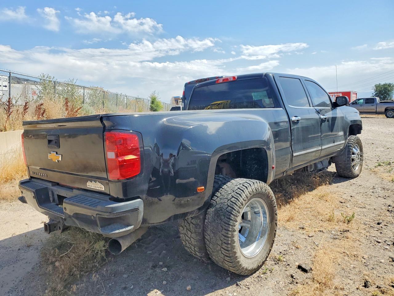 2017 Chevrolet Silverado K3500 High Country - Фото 3