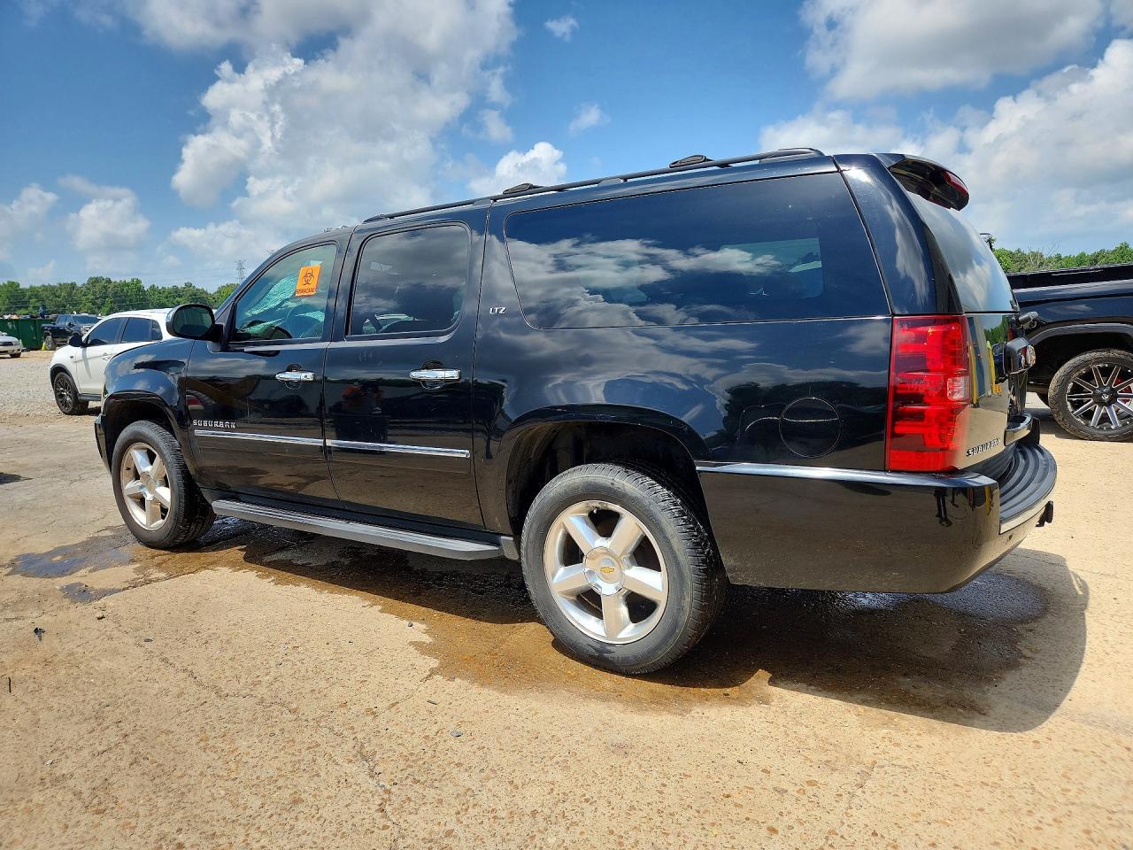 2009 Chevrolet Suburban K1500 Ltz - Image 2