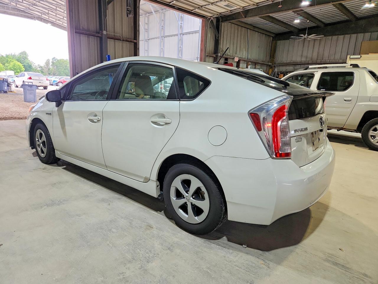 2013 Toyota Prius Two - Фото 2