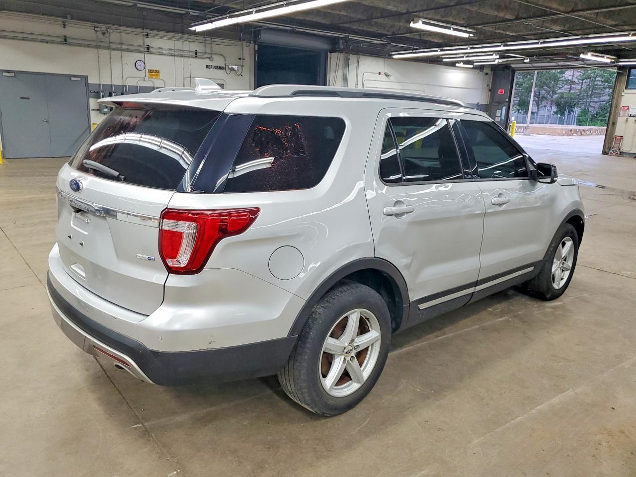 2016 Ford Explorer Xlt - Image 3