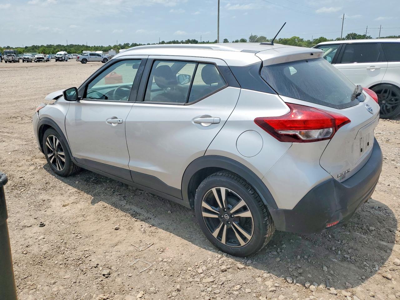 2019 Nissan Kicks Sv - Image 2