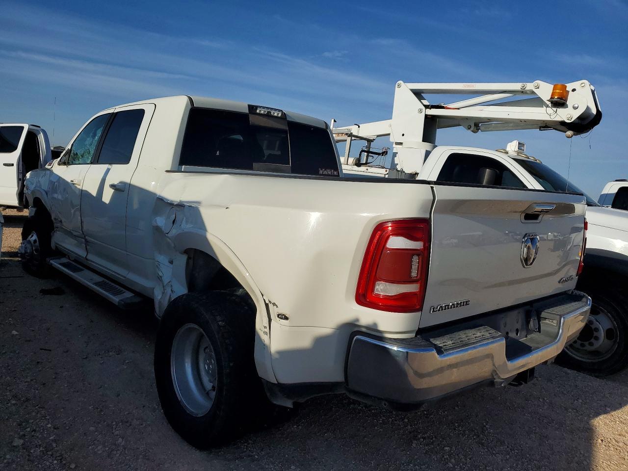 2019 Ram 3500 Laramie - Фото 2