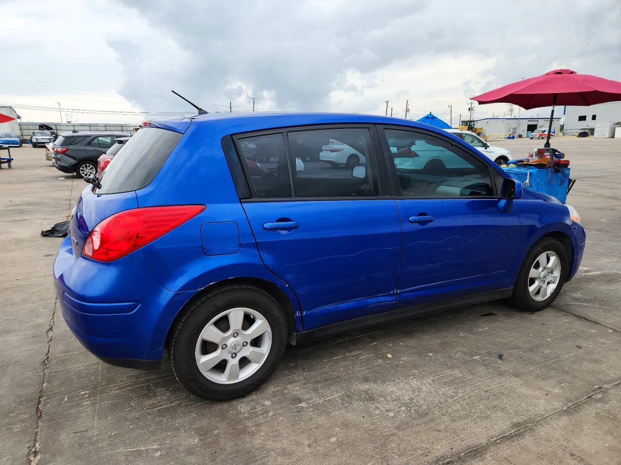 2012 Nissan Versa 1.8 S - Image 3