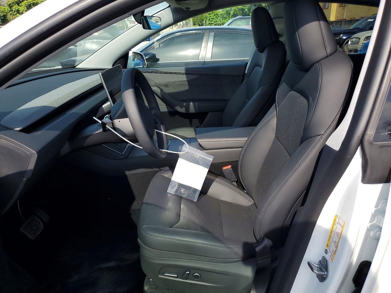 2026 Tesla Model Y - Image 7