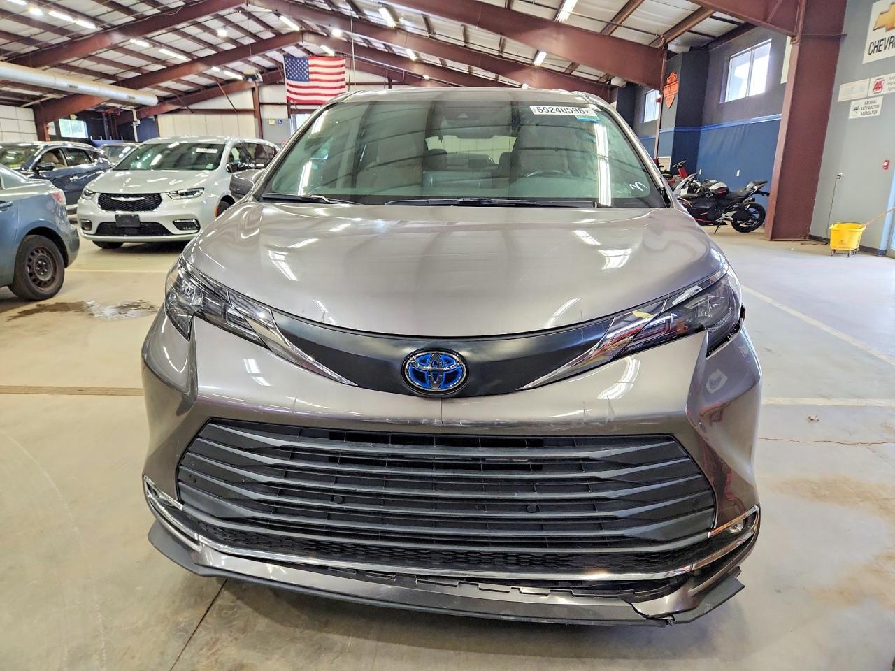 2024 Toyota Sienna Xle 7-Passenger - Image 5