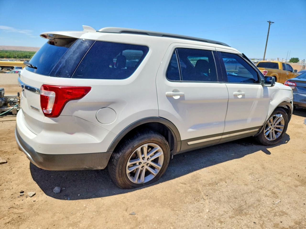 2016 Ford Explorer Xlt - Фото 3