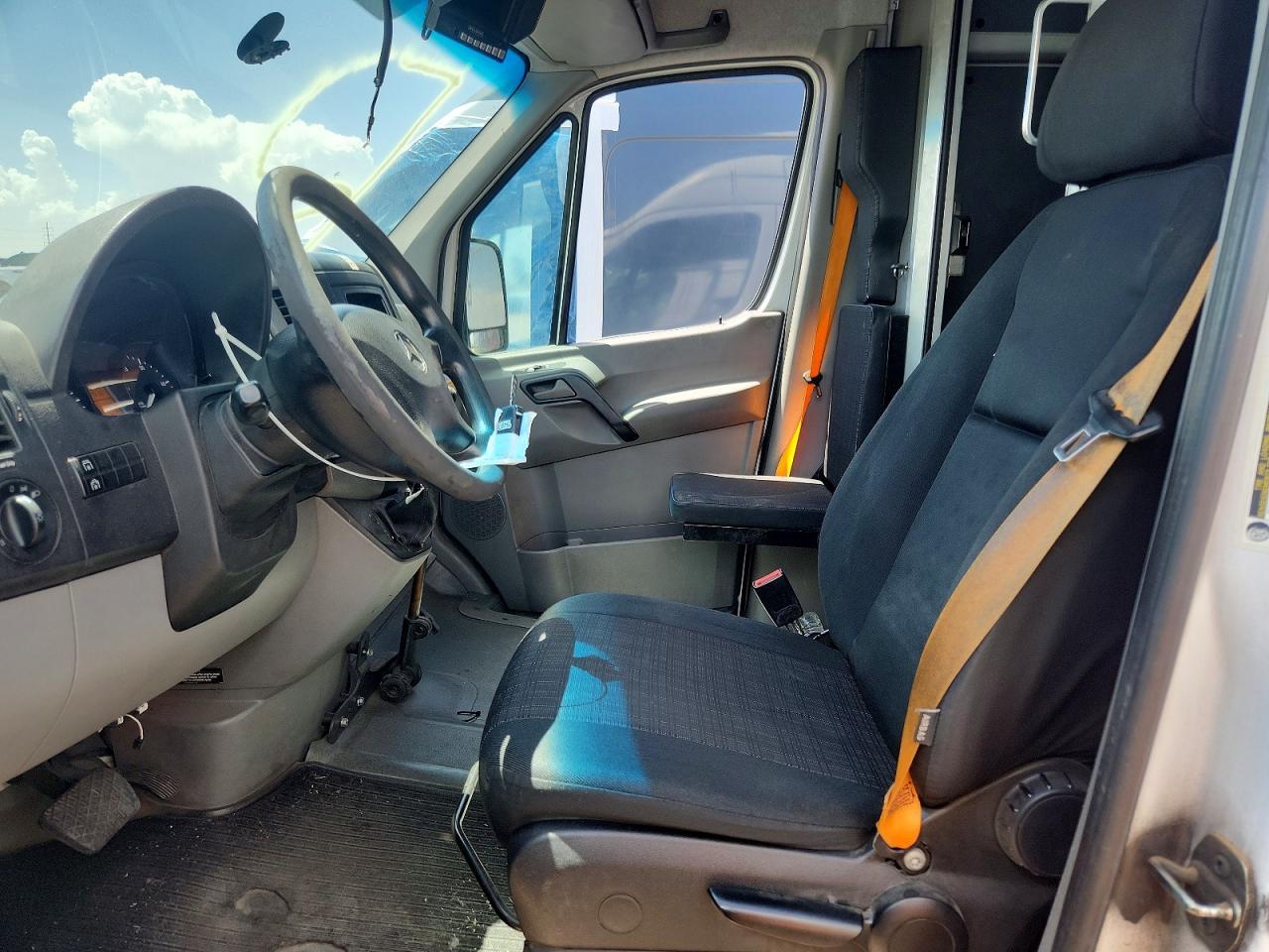 2014 Mercedes-Benz Sprinter 2 Cargo - Image 7