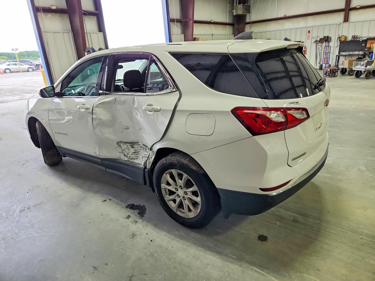 2019 Chevrolet Equinox Lt - Image 2