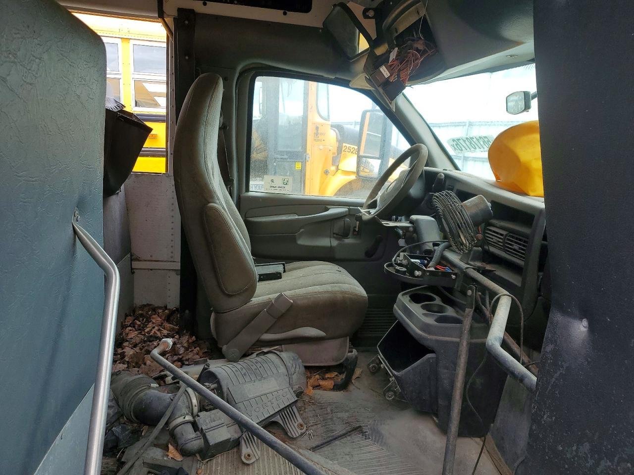 2010 Chevrolet Express Cu - School Bus - Image 5