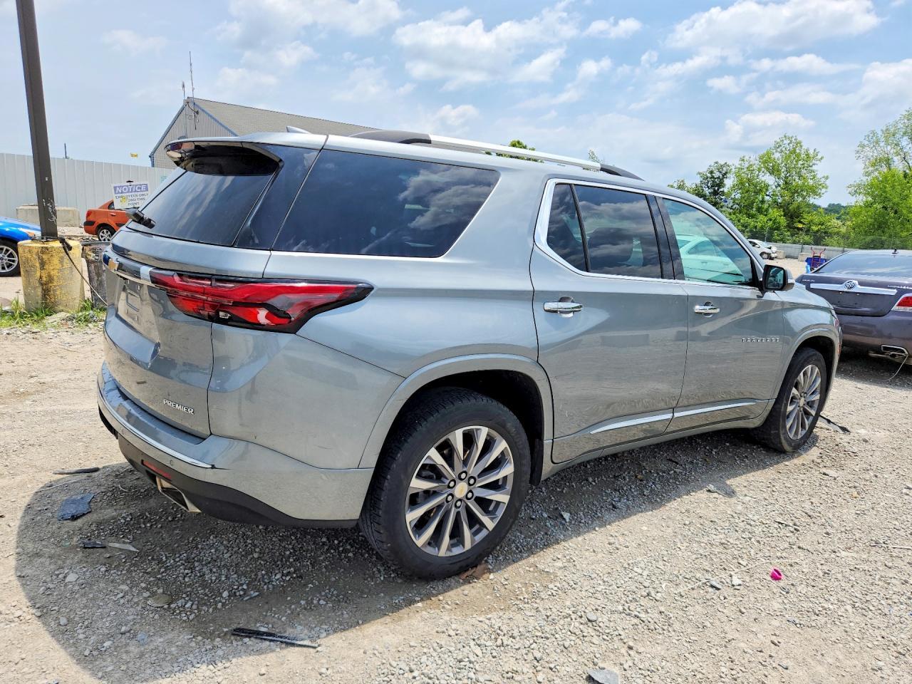 2023 Chevrolet Traverse Premier - Фото 3