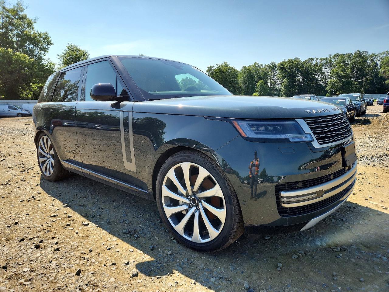 2025 Land Rover Range Rover Se - Image 4