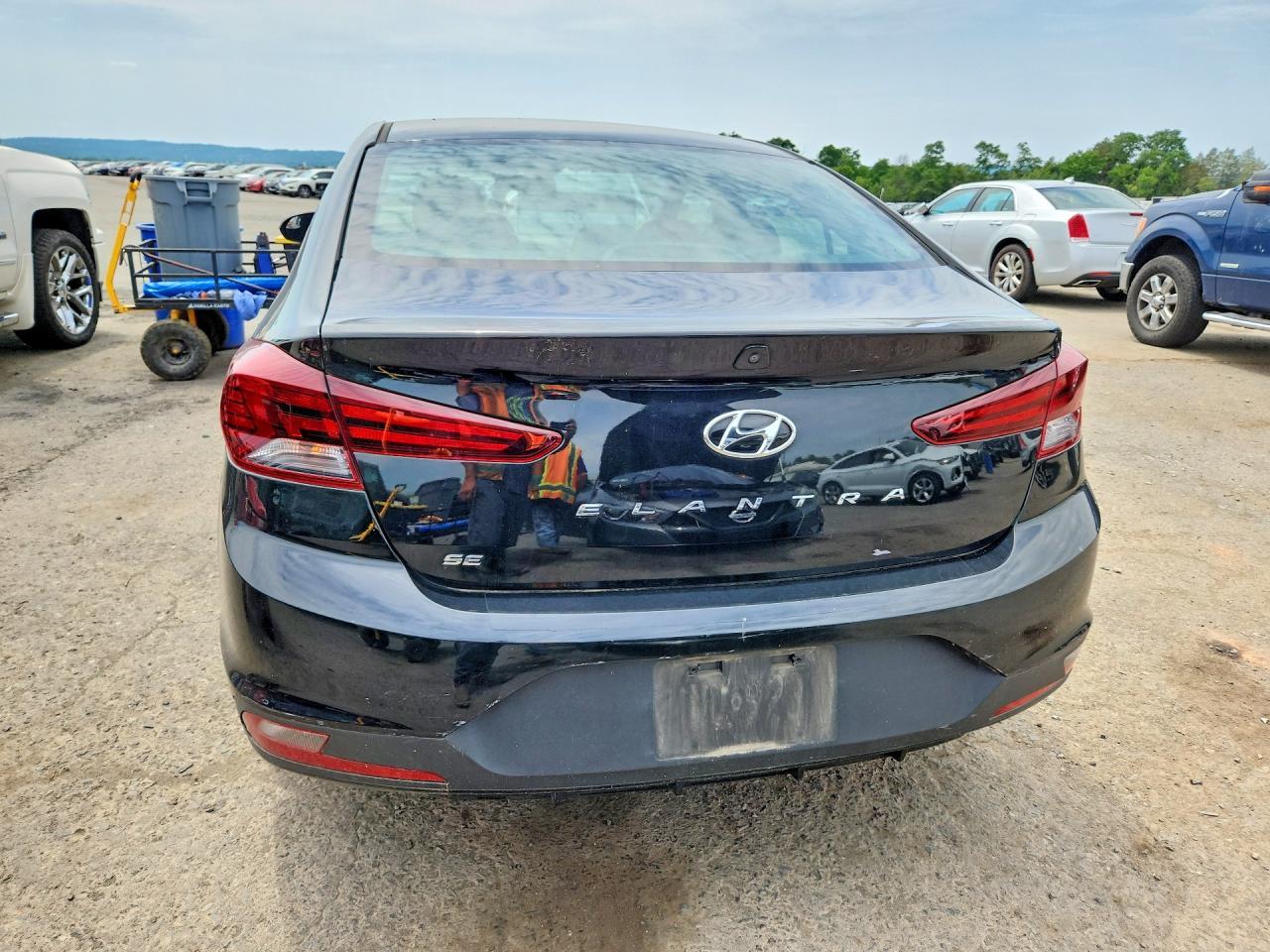 2020 Hyundai Elantra Se - Фото 6
