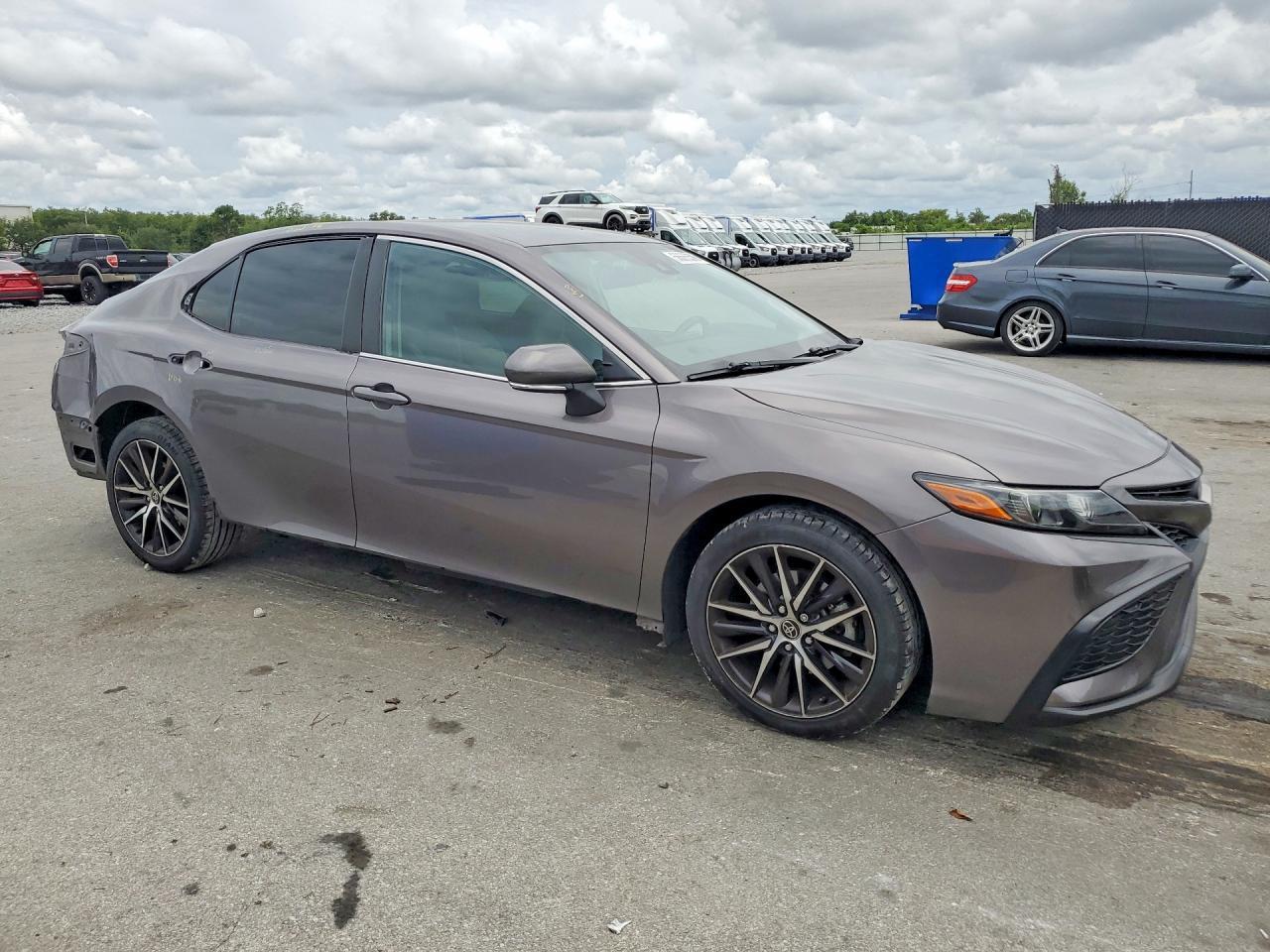 2022 Toyota Camry Se - Фото 4