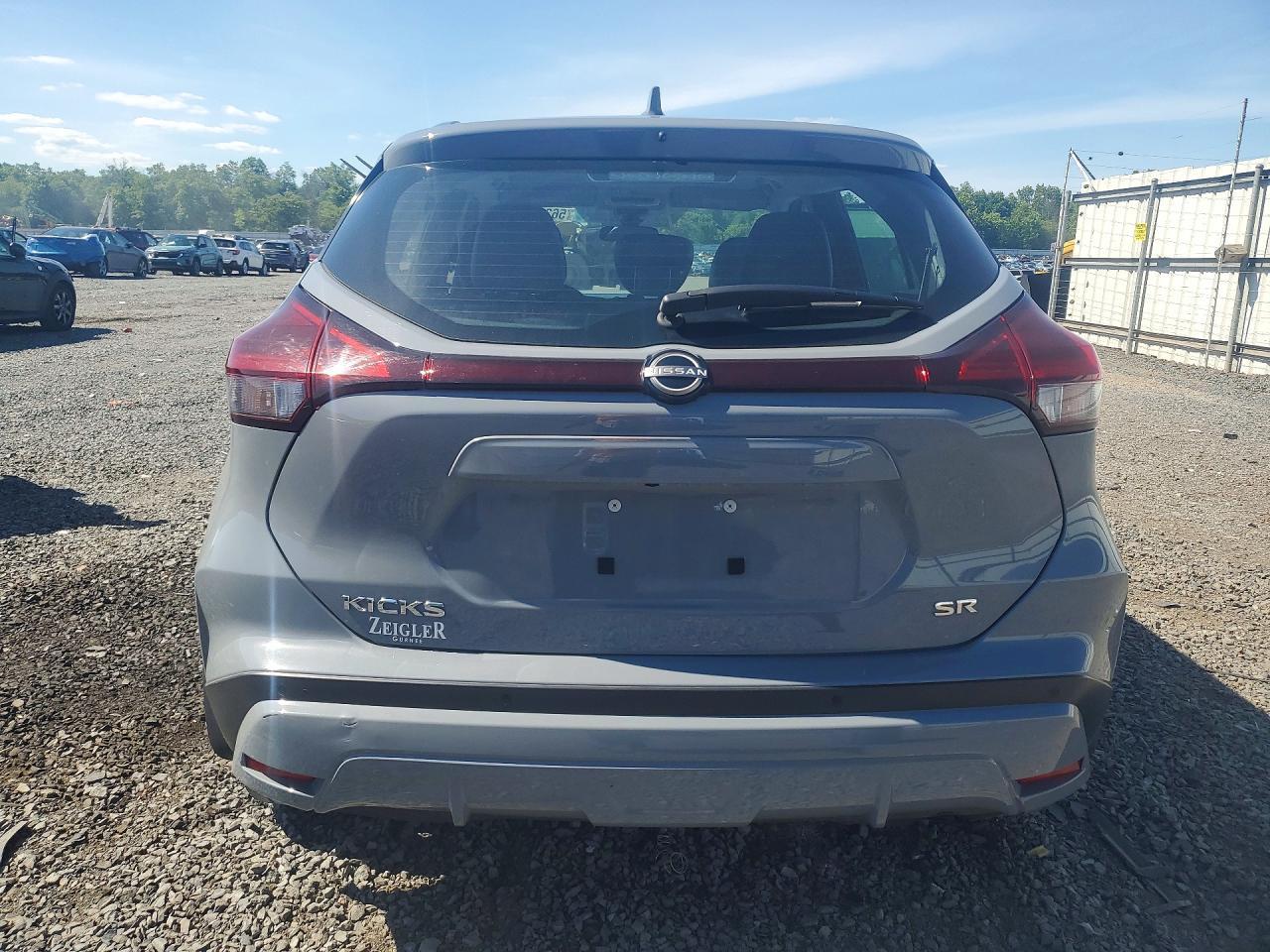 2023 Nissan Kicks Sr - Image 6